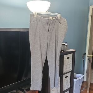 Womens 3/ 4 length Gray Pants
